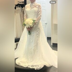 Elegant Lazaro Size 4 Ivory Lace Wedding
